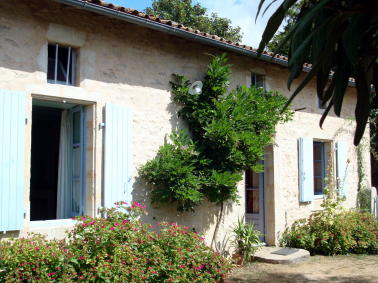 GLYCINE GITE VACANCES FAMILLE LA CHESNAYE DEUX SEVRES