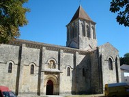 EGLISE ROMANE POITOU ST PIERRE DEUX SEVRES